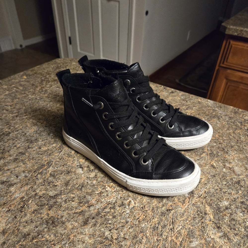 Blowfish Malibu black zip sneakers size 8.5